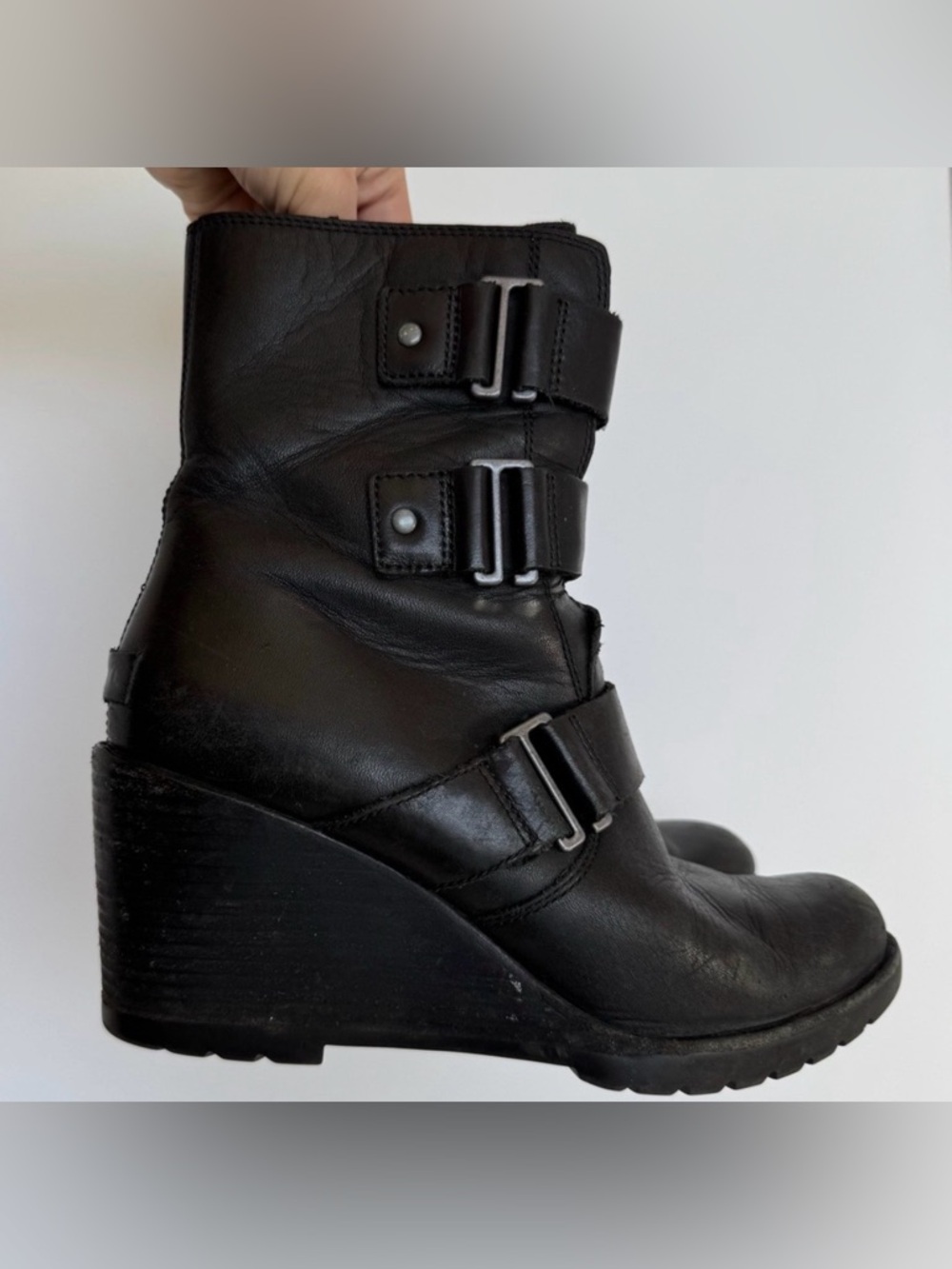Sorel After Hour Black Leather Wedge Buckle Boots 10
